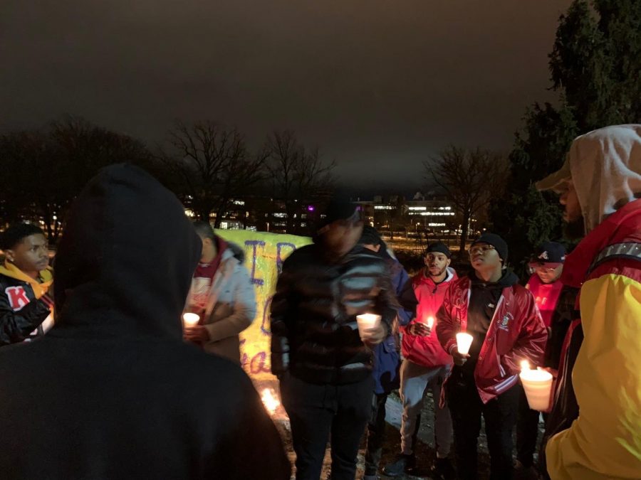 Michigan+State+students+gather+with+candles+in+hand+to+honor+Bryant+and+the+other+victims+of+Sundays+helicopter+crash.+%28Photo%3A+Luca+Melloni+%2F+WDBM%29