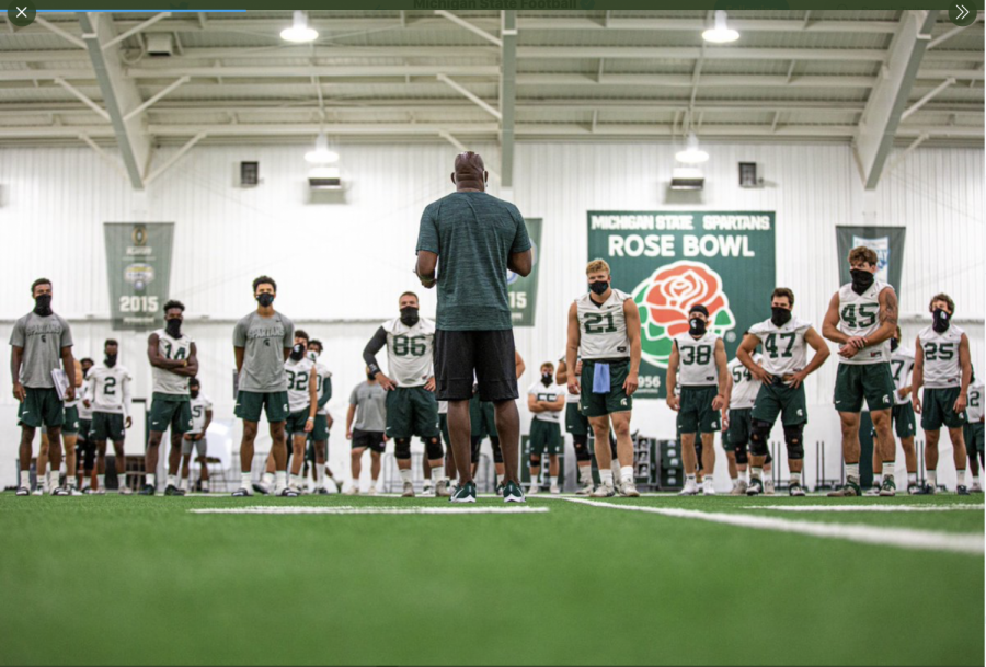 MSU+head+coach+Mel+Tucker+talks+to+his+team+during+practice%2FPhoto+Credit%3A+MSU+Athletic+Communications