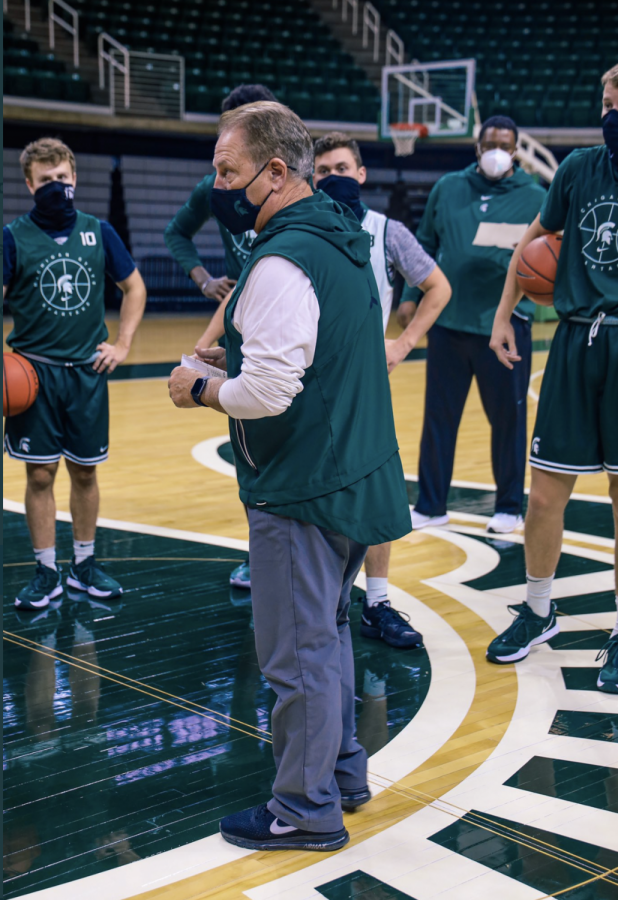 Tom Izzo addresses the 2020-21 Spartans during practice at the Breslin Center/ Photo credit: MSU Athletic Communications
