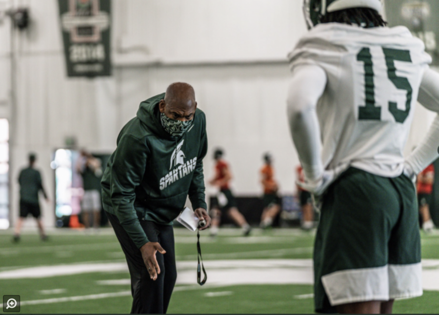 MSU+head+coach+Mel+Tucker+gives+instructions+to+MSU+corner+Angelo+Grose+during+practice%2F+Photo+Credit%3A+MSU+Athletic+Communications