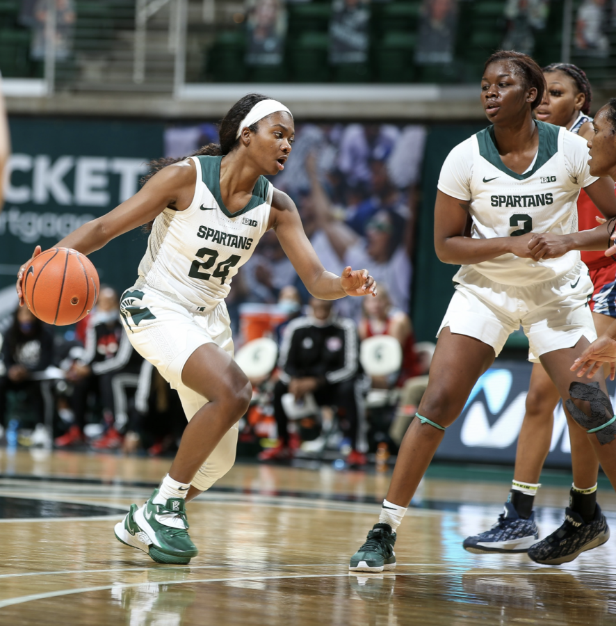 Nia Clouden drives in the lane against Detroit Mercy/ Photo Credit: MSU Athletic Communications
