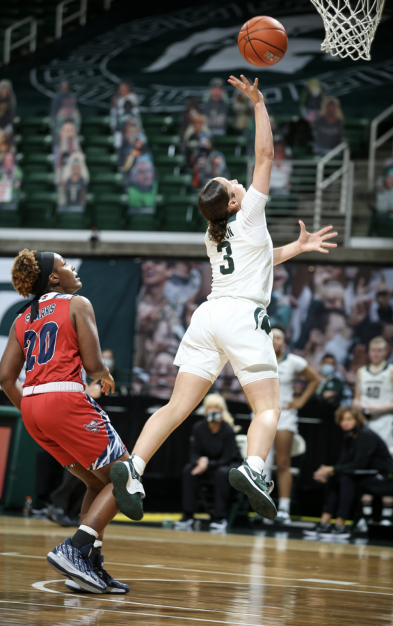 Alyza Winston goes up for a layup against Detroit Mercy/ Photo Credit: MSU Athletic Communications