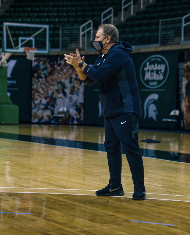 Tom+Izzo+cheers+his+team+on+as+they+practice+in+preparation+for+Oakland%2F+Photo+Credit%3A+MSU+Athletic+Communications%0A%0A
