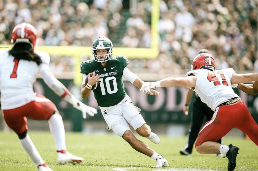 MSU+running+back+Payton+Thorne+scampers+free+in+the+Spartans+42-14+win+over+Youngstown+State%2F+Photo+Credit%3A+MSU+Athletic+Communications+