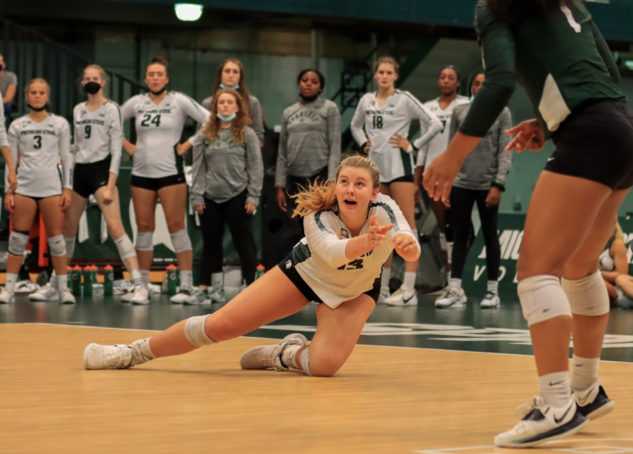 MSU+outside+hitter+Sarah+Franklin+tries+to+keep+the+ball+alive+in+the+Spartans+3-0+win+over+Oakland+on+Sept.+17%2C+2021%2F+Photo+Credit%3A+Sarah+Smith%2F+WDBM