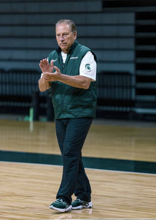 MSU+head+coach+Tom+Izzo+claps+while+watching+his+team+practice+in+2021%2F+Photo+Credit%3A+MSU+Athletic+Communications+