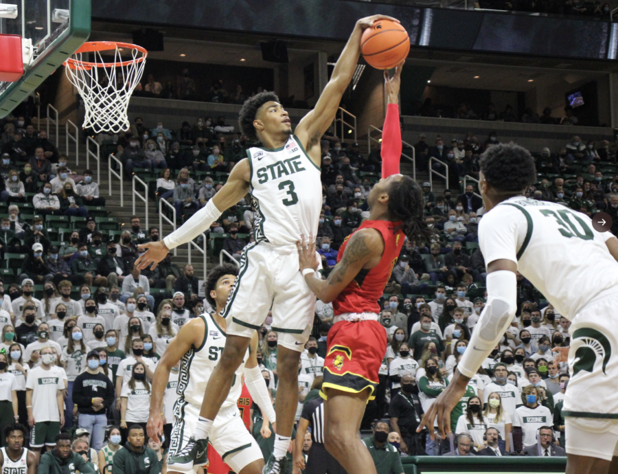 MSU guard Jaden Akins blocks a shot in the Spartans 92-58 win over Ferris State on Oct. 27, 2021/ Photo Credit: Luca Melloni/WDBM