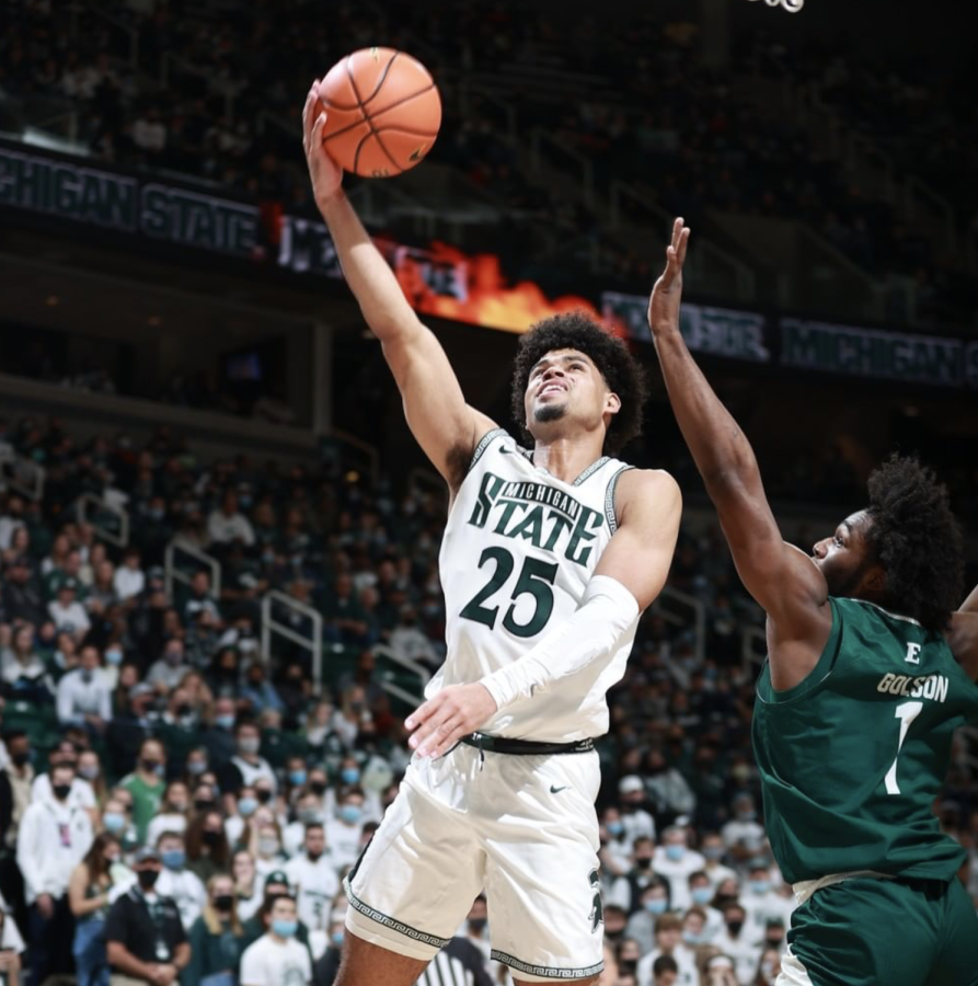 MSU forward Malik Hall attempts a swooping layup in the Spartans 83-59 win over Eastern Michigan on Nov. 20, 2021/ Photo Credit: MSU Athletic Communications 