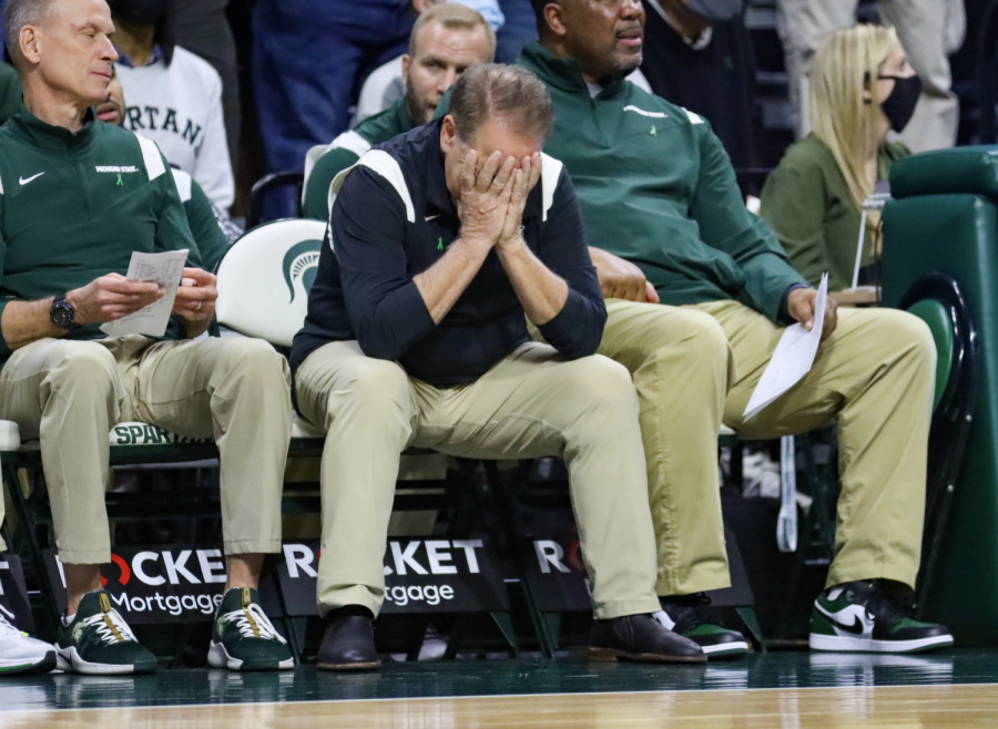 MSU+head+coach+Tom+Izzo+looks+on+in+disbelief+after+a+turnover+during+the+Spartans+73-64+win+over+Louisville+on+Dec.+1%2C+2021%2F+Photo+Credit%3A++Sarah+Smith%2FWDBM