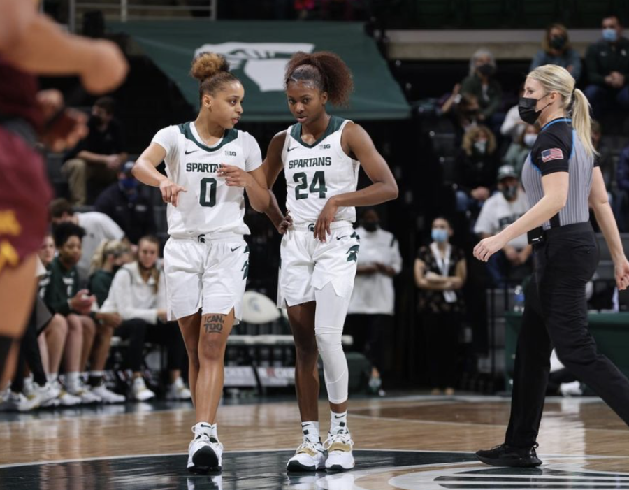 MSU+guard+Deedee+Hagemann+%280%29+talks+with+Nia+Clouden+%2824%29+during+the+Spartans+74-71+home+win+over+Minnesota+on+Jan.+23%2C+2022%2F+Photo+Credit%3A+MSU+Athletic+Communications