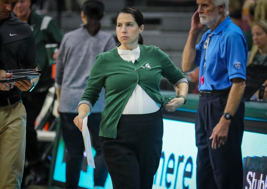 Leah Johnson walking to her bench ahead of set 3 during Michigan States match against Minnesota on October 9, 2022. Photo Credit: Sarah Smith/WDBM