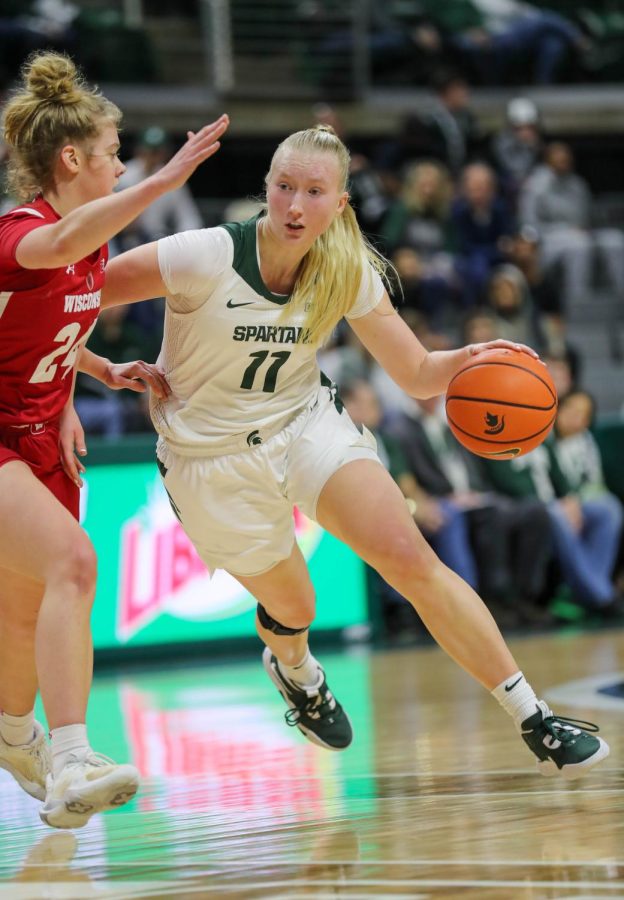 Matilda Ekh drives to the basket during Michigan States 84-80 loss to Wisconsin in overtime on January 11, 2023. Photo Credit: Sarah Smith/WDBM