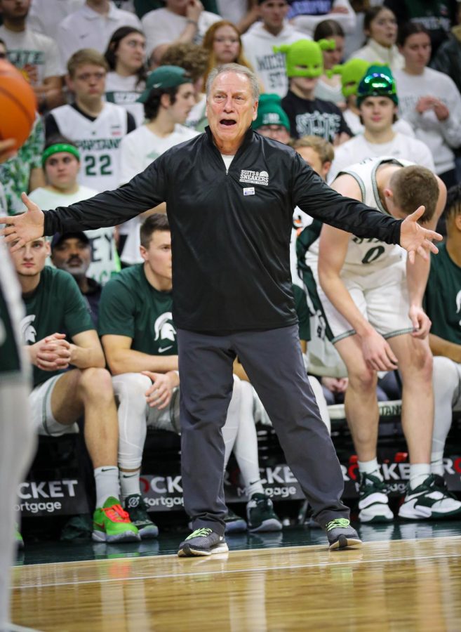 Tom Izzo argues with a referee during Michigan States 63-61 victory over Iowa on January 26, 2023. Photo Credit: Sarah Smith/WDBM