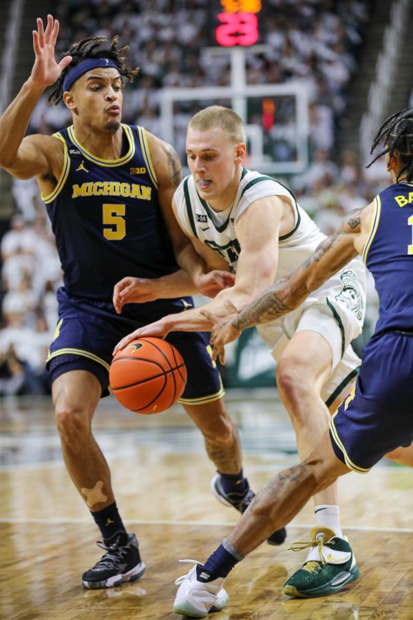 Joey Hauser dribbles through defenders during Michigan States 59-53 victory over Michigan on January 7, 2023. Photo Credit: Sarah Smith/WDBM