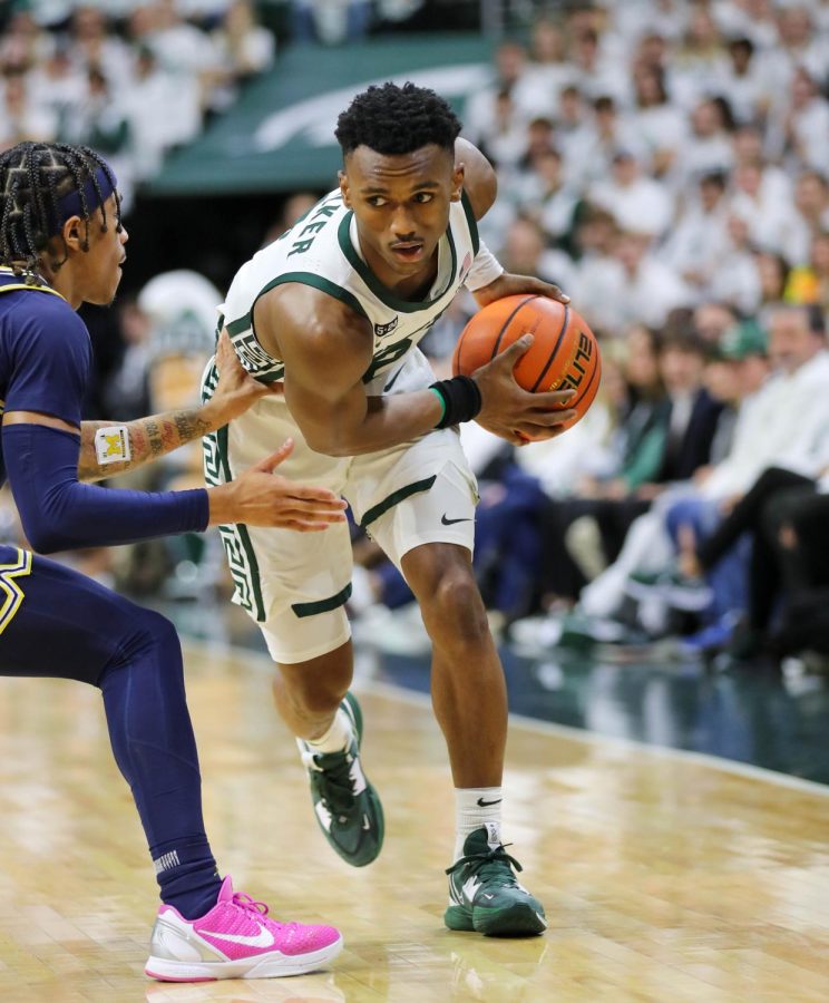 Tyson Walker prepares to dribble passed a defender during Michigan States 59-53 victory over Michigan on January 7, 2023. Photo Credit: Sarah Smith/WDBM
