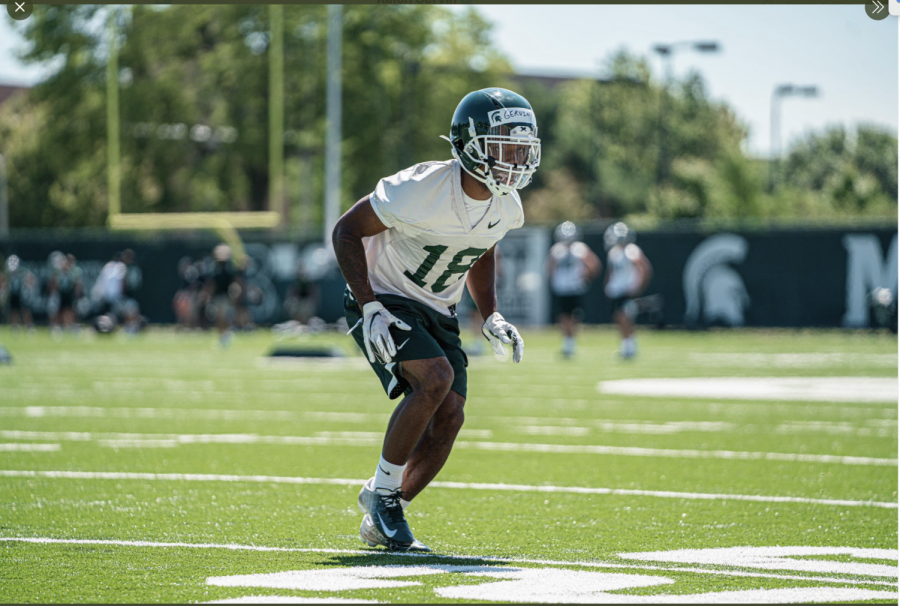 MSU+cornerback+Kalon+Gervin+backpedaling+during+practice+%2FPhoto+Credit%3A+MSU+Athletic+Communications