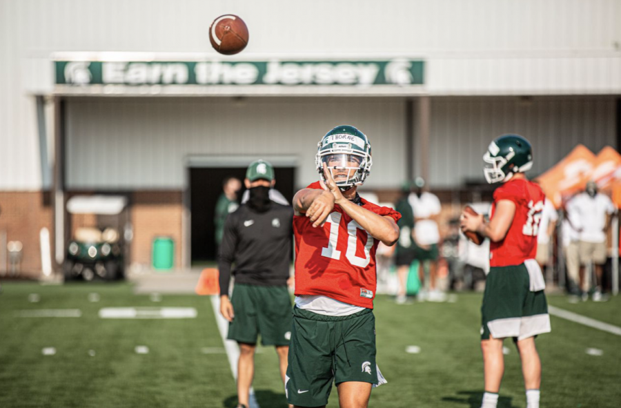 MSU+quarterback+Payton+Thorne+throwing+during+practice%2F+Photo+Credit%3A+MSU+Athletic+Communications
