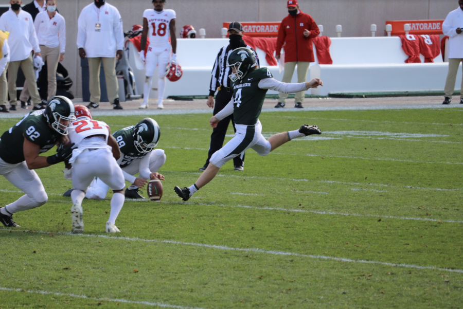 Matt Coghlin attempts a field goal in the Spartans' 38-27 loss to Rutgers/ Photo Credit: Ian Gilmour/ WDBM