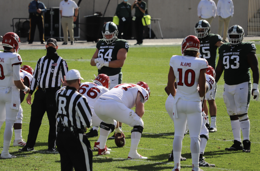 MSU defensive tackles Jacob Slade and Naquan Jones try to stop the Rutgers rushing attack/ Photo Credit: Ian Gilmour WDBM