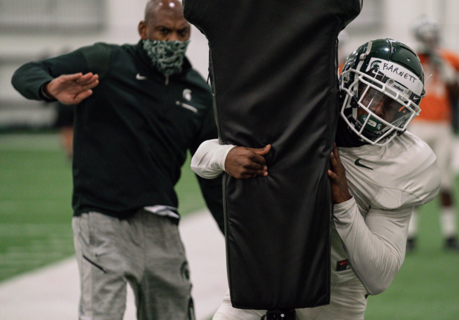 Mel+Tucker+coaches+CB+Julian+Barnett+during+practice%2F+Photo+Credit%3A+MSU+Athletic+Communications%0A