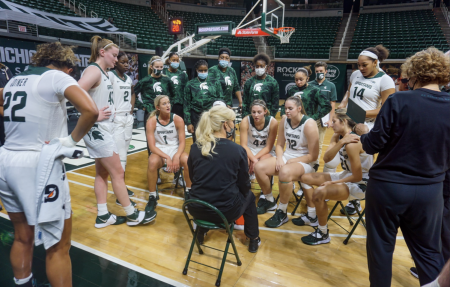 Suzy Merchant talks to her team inside the huddle/ Photo Credit: MSU Athletic Communications
