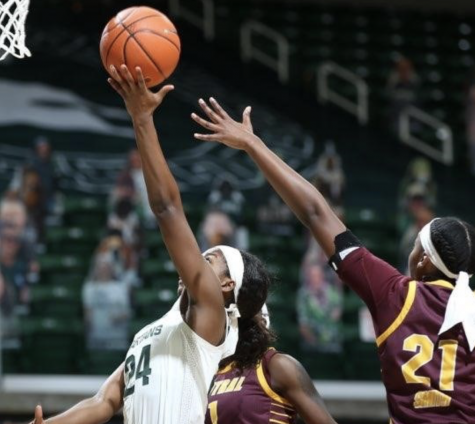 Nia Clouden attempts a layup against CMU C Jahari Smith/ Photo Credit: MSU Athletic Communications
