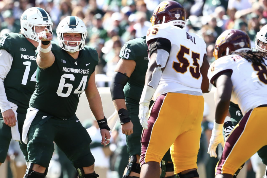 Matt+Allen+calls+out+a+running+block+assignment+against+Arizona+State%2F+Photo+Credit%3A+MSU+Athletic+Communications