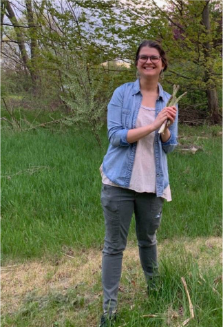 Jen Zavalnitskaya holding asparagus