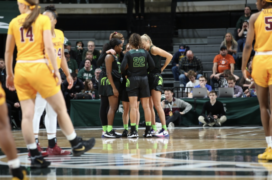 Moira Joiner (22), Nia Clouden (24) and others gather together against Minnesota/ Photo Credit: MSU Athletic Communications 

