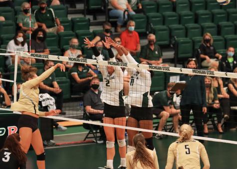 MSU setter Celia Cullen (2) and middle blocker Naya Gros (17) guard the front of the net in MSUs win over Oakland in September of 2021/ Photo Credit: Sarah Smith/WDBM