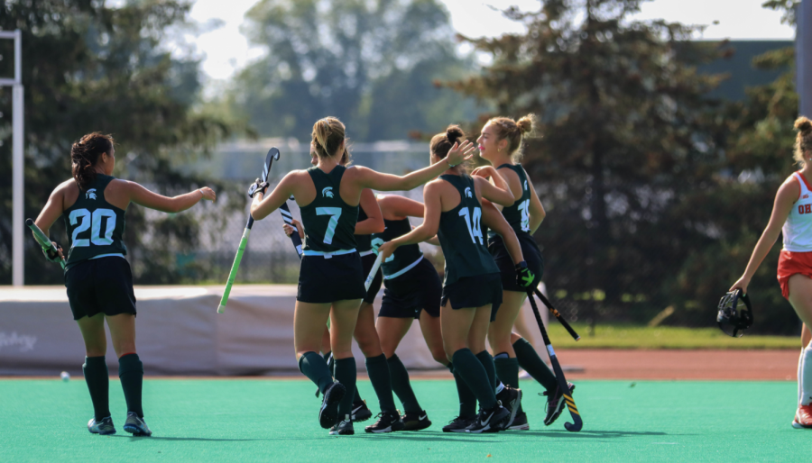 MSU+forward+Lulu+Fulton+%287%29++alongside+her+teammates+in+the+Spartans+4-3+loss+to+No.+24+Ohio+State+on+%0ASept.+17%2F+Photo+Credit%3A+Sarah+Smith%2FWDBM