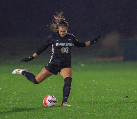 MSU goaltender Lauren Kozal winds up for a goal kick in the Spartans 1-0 home loss to Wisconsin on Sept. 24, 2021/ Photo Credit: Sarah Smith/WDBM