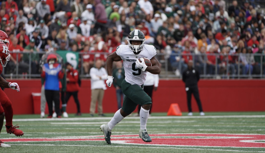 MSU running back Kenneth Walker runs the ball in the Spartans 31-13 road win over Rutgers/ Photo Credit: MSU Athletic Communications
