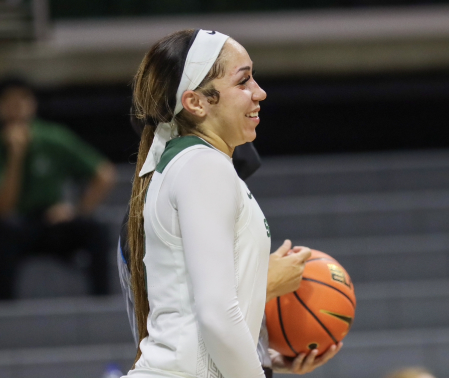 MSU+guard+Alyza+Winston+during+the+Spartans+93-31+win+over+Morehead+State+on+Nov.+9%2C+2021%2F+Photo+Credit%3A+Sarah+Smith%2FWDBM