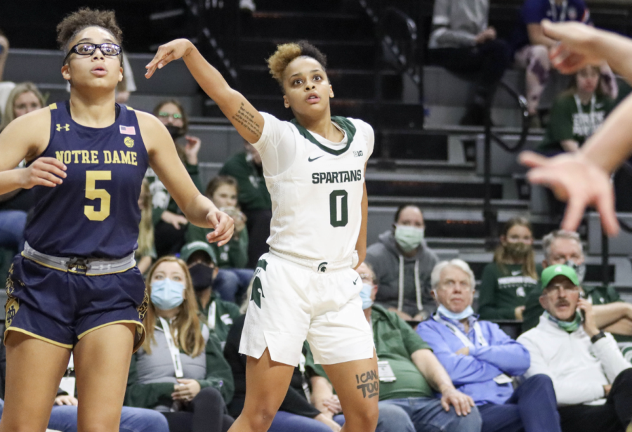 MSU+guard+Deedee+Hagemann+attempts+a+jumpshot+over+Notre+Dame+guard+Olivia+Miles+during+the+Spartans+76-71+loss+to+the+Fighting+Irish+on+Dec.+2%2C+2021%2F+Photo+Credit%3A+Sarah+Smith%2FWDBM