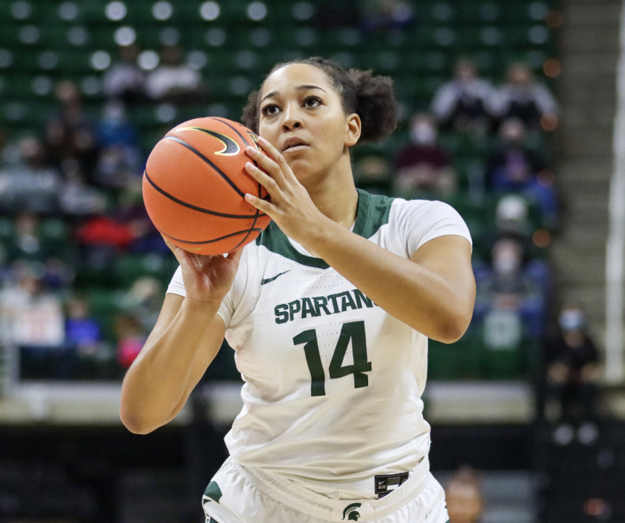 MSU+forward+Taiyier+Parks+attempts+a+free+throw+during+the+Spartans+73-64+loss+to+No.+24+Notre+Dame+on+Dec.+2%2C+2021%2F+Photo+Credit%3A+Sarah+Smith%2FWDBM