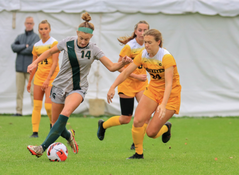 MSU forward Ava Cook dribbles the ball during the Spartans 1-0 Big Ten tournament loss on Oct. 31, 2021/ Photo Credit: Sarah Smith/WDBM