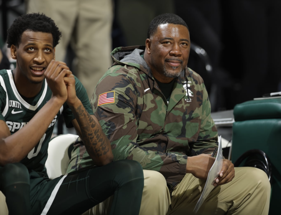MSU+assistant+coach+Dwayne+Stephens+watches+the+Spartans+take+on+Western+Michigan+next+to+Marcus+Bingham+Jr.+on+Nov.+12%2C+2021%2F+Photo+Credit%3A+MSU+Athletic+Communications+%0A