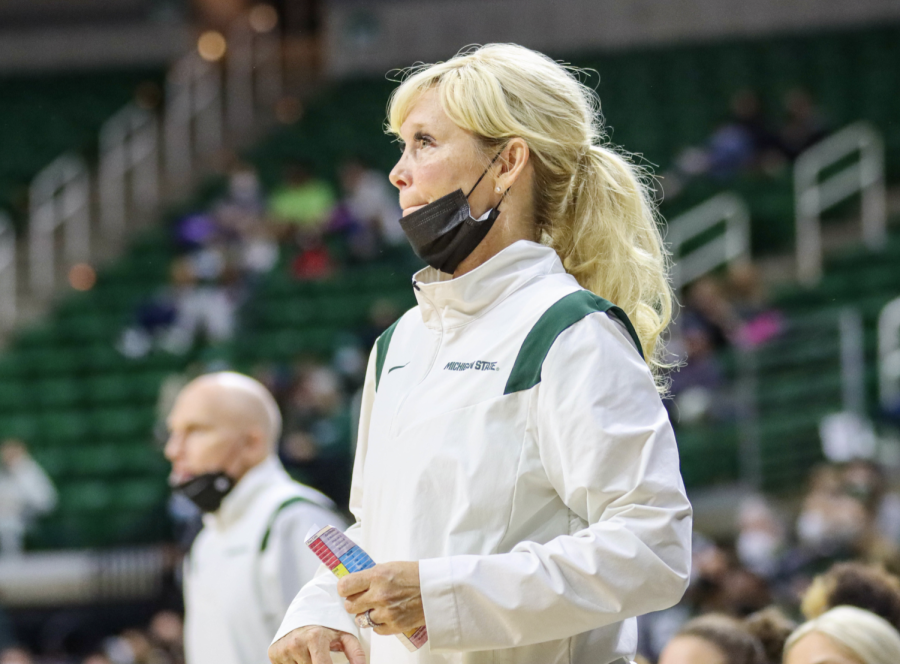 MSU head coach Suzy Merchant observes her team as they take on Minnesota on Jan. 23, 2022/ Photo Credit: Sarah Smith/WDBM