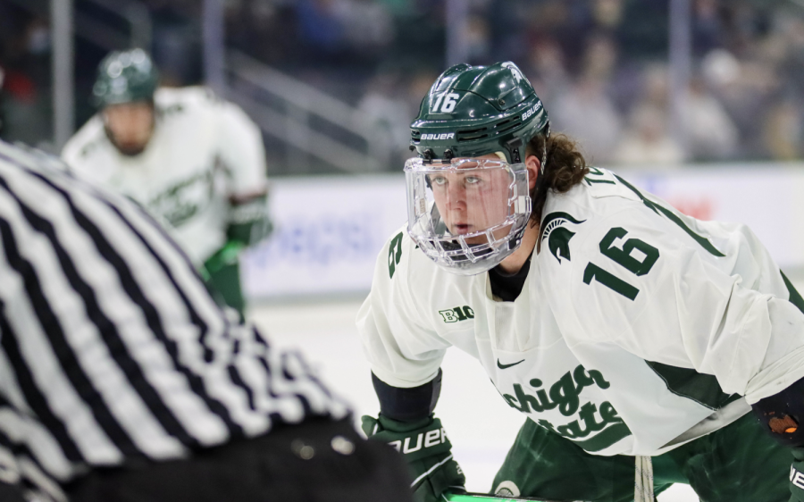 MSU+forward+Jesse+Tucker+prepares+for+a+face+off+in+the+Spartans+5-3+loss+to+Penn+State+on+Feb.+25%2C+2022%2F+Photo+Credit%3A+Sarah+Smith%2FWDBM