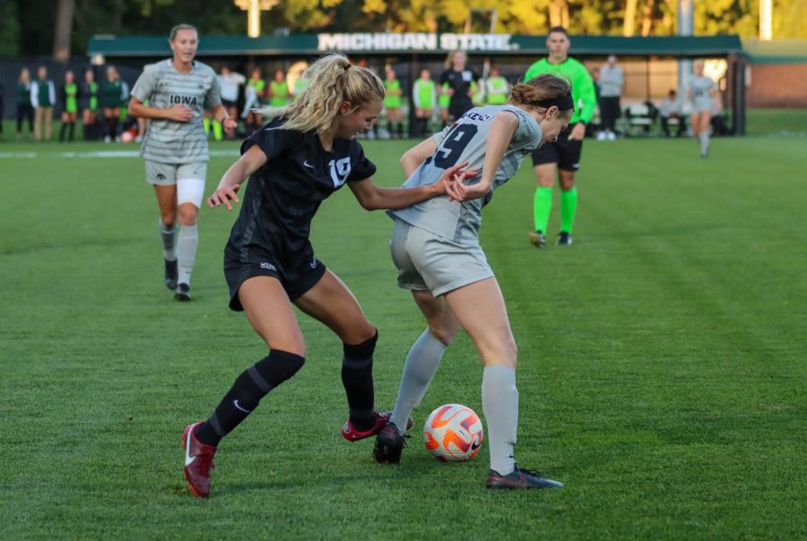 Emerson Sargeant tries to steal the ball away from a Hawkeye player in Michigan States 0-0 draw against Iowa on September 22, 2022. Photo Credit: Sarah smith/WDBM
