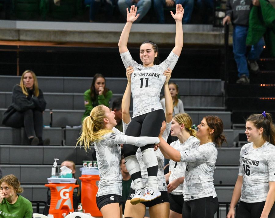 Avery+Horejsi+and+teammates+celebrate+after+a+point+during+Michigan+States+match+against+Illinois+on+November+11%2C+2022.+Photo+Credit%3A+Jack+Moreland%2FWDBM