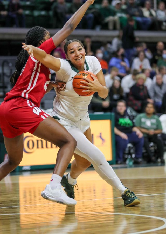 Taiyier Parks moves around a defender during Michigan States 84-80 loss to Wisconsin in overtime on January 11, 2023. Photo Credit: Sarah Smith/WDBM