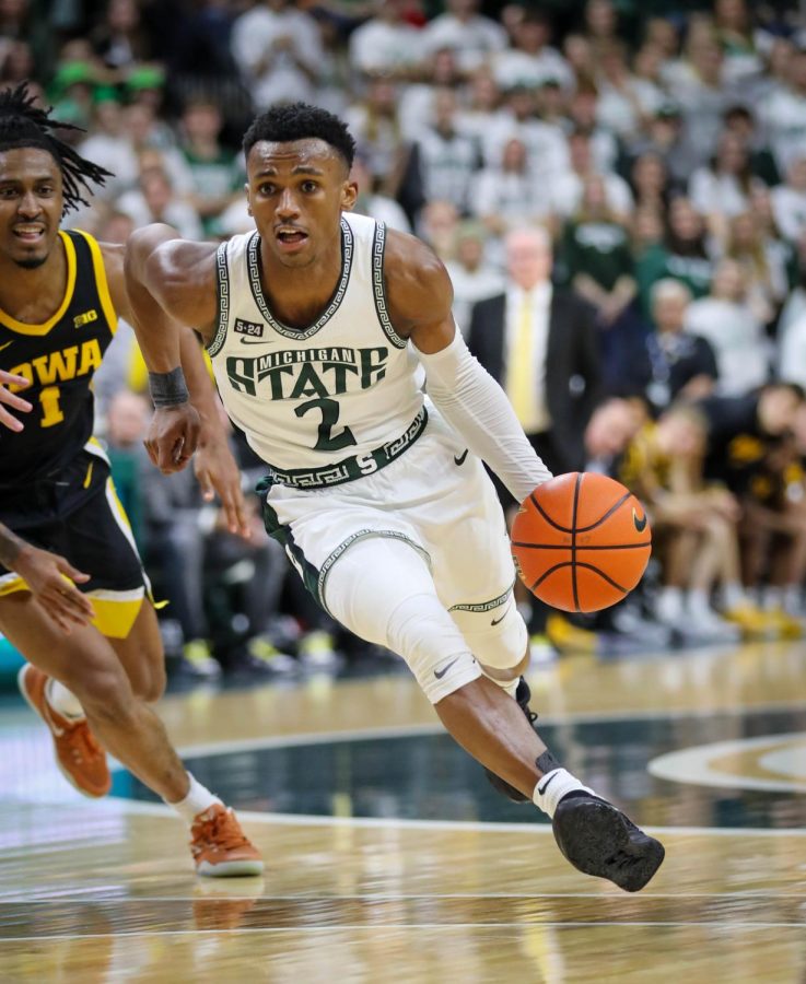 Tyson Walker dribbles into the lane during Michigan States 63-61 victory over Iowa on January 26, 2023. Photo Credit: Sarah Smith/WDBM