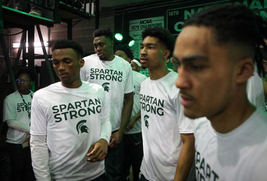 The+Michigan+State+Spartans+get+ready+to+take+the+court+ahead+of+their+game+against+Indiana+on+February+21%2C+2023.+Photo+Credit%3A+Sarah+Smith%2FWDBM