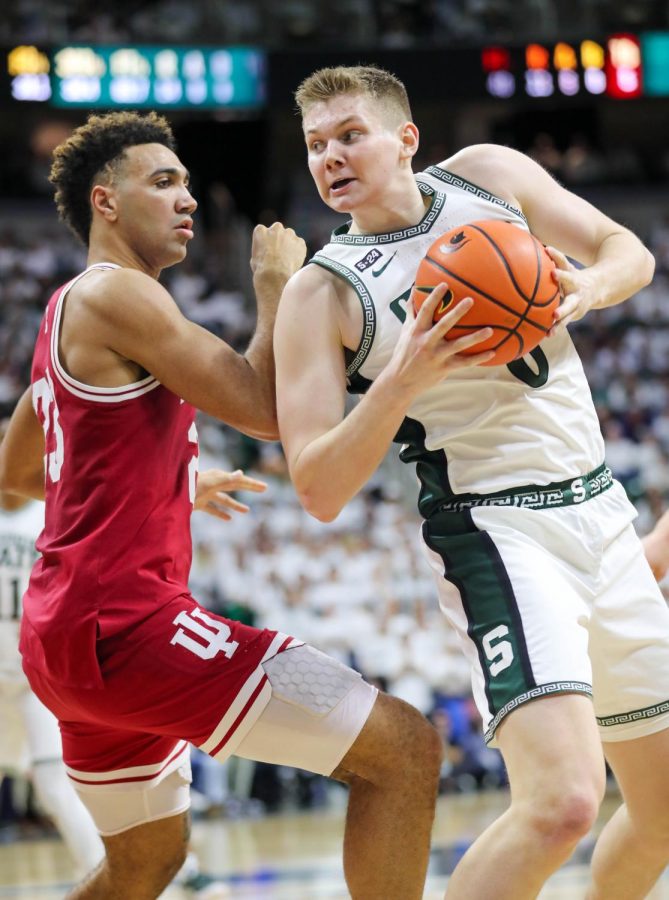 Jaxon Kohler tests Indianas defense during Michigan States 80-65 win over the Hoosiers on February 21, 2023. Photo Credit: Sarah Smith/WDBM