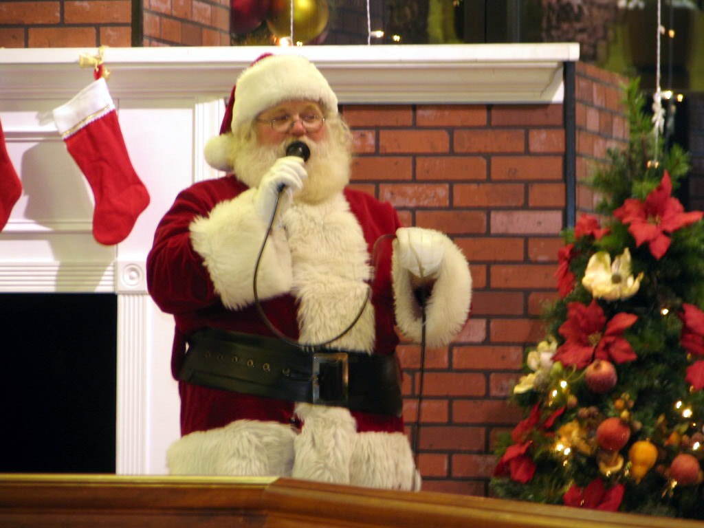 Singing Santa at Brookwood Mall in Homewood by Curtis Palmer in licensed under CC BY 2.0