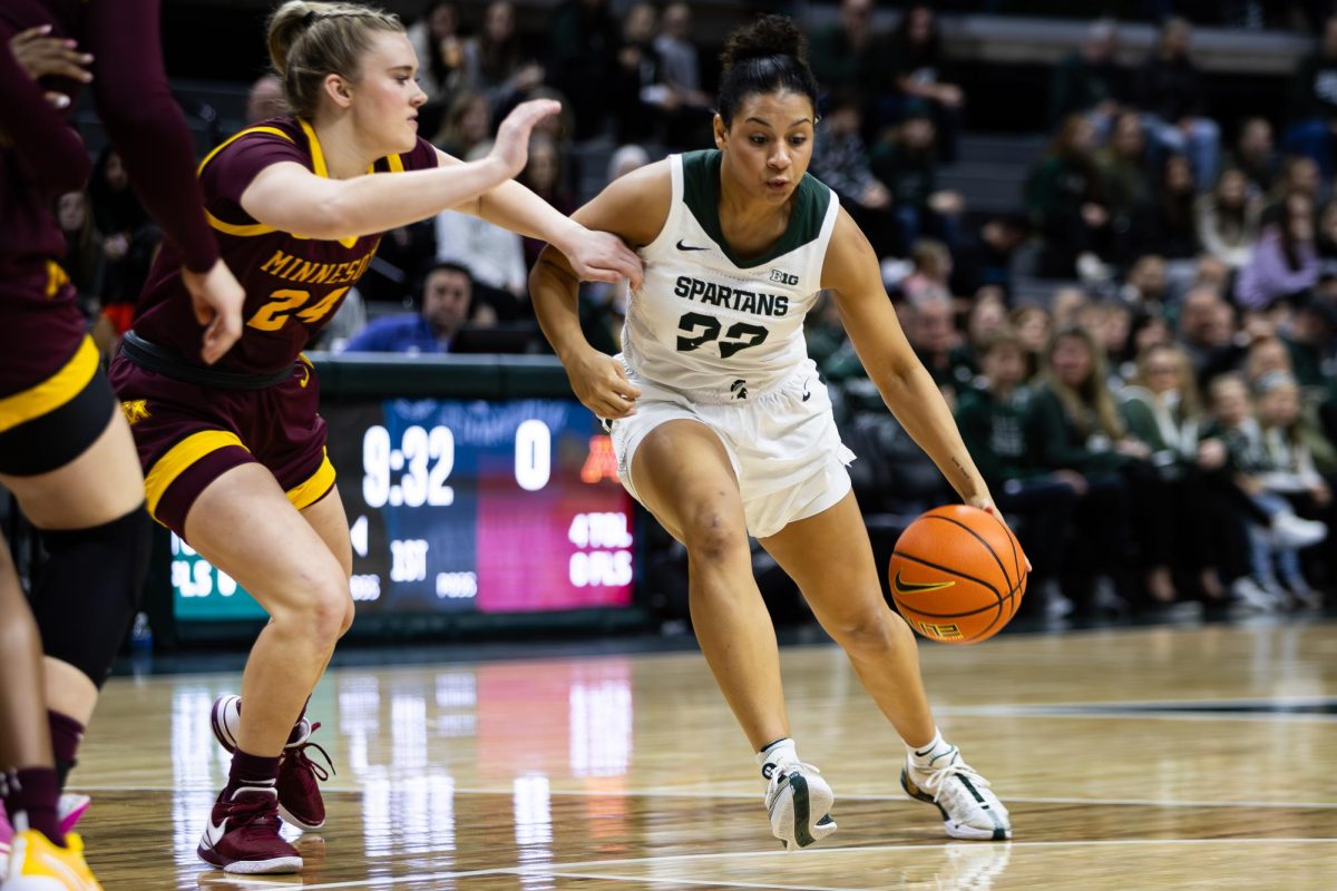MSU+graduate+guard+Moira+Joiner+drives+into+the+lane+against+Minnesota+on+Monday%2C+Feb.+5%2C+2024+at+the+Breslin+Center.