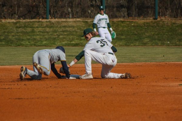MSU infielder Randy Seymour going in to tag out Michigan base runner. (East Lansing, March 12, 2025). 