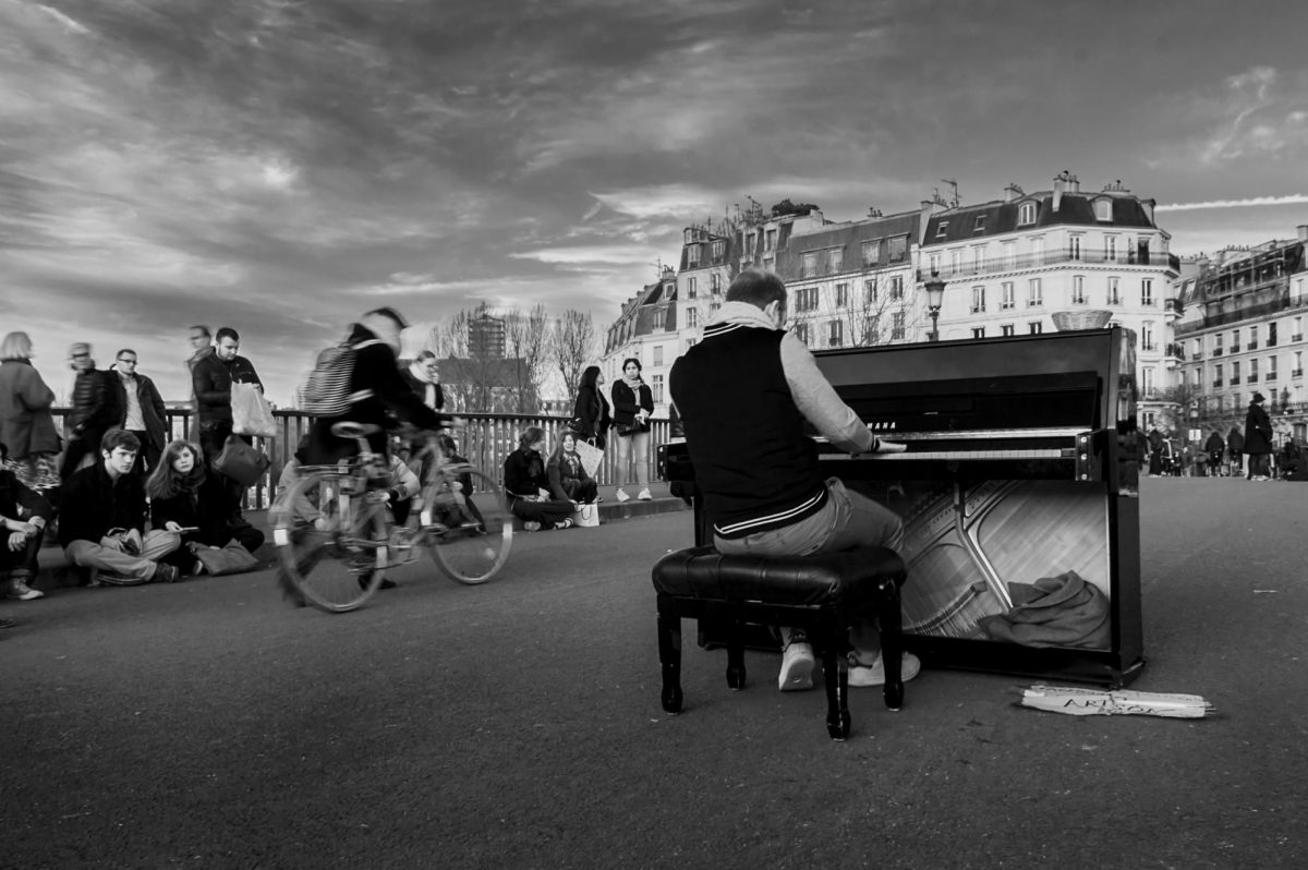 "Street concert in Paris" by Vince_Ander is licensed under CC BY 2.0. To view a copy of this license, visit https://creativecommons.org/licenses/by/2.0/?ref=openverse.